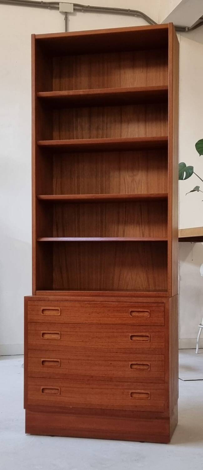 Bibliothèque haute du milieu du siècle