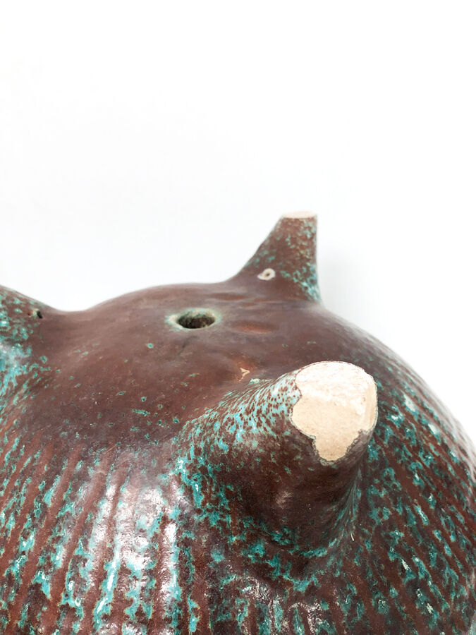 Tripod and zoomorphic pot caches - accolay, 1970