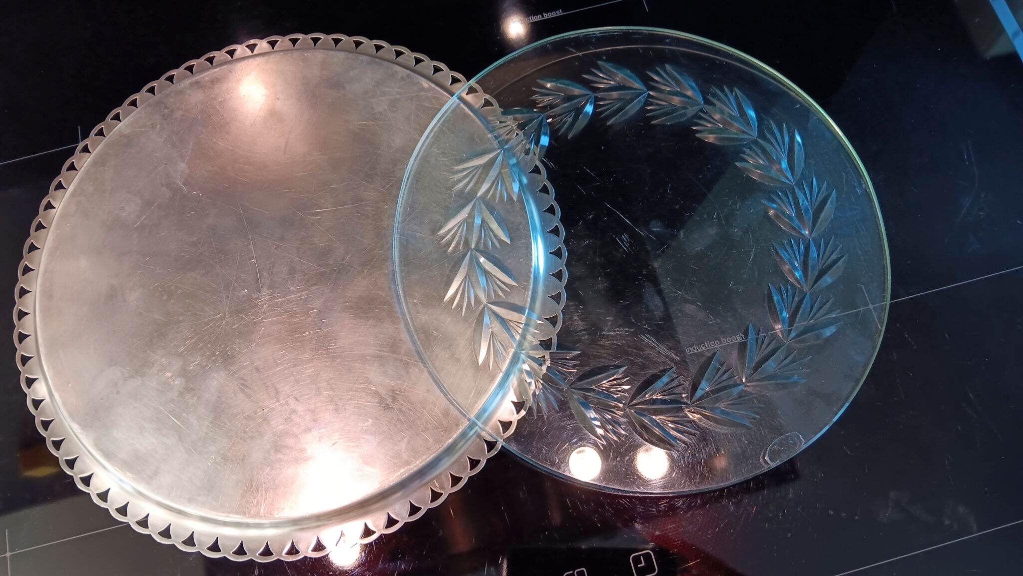 Round dish in silver-plated and glazed metal from the St Médard goldsmith's shop (hallmarks).