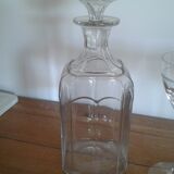 Carafe and its 4 glasses on foot