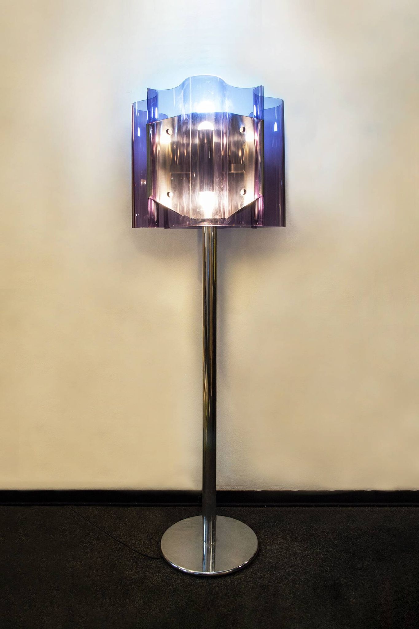 Space age plexiglas floor lamp Italia Anni '70