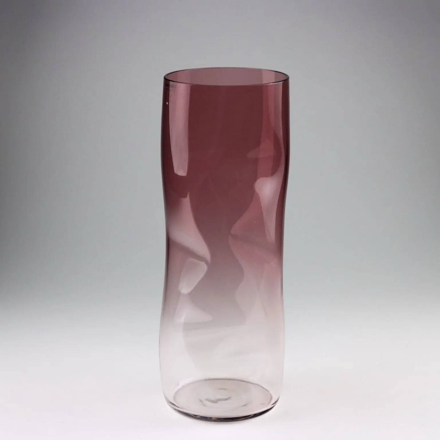 Vintage vase from the 1980s in Man. Barbini Murano glass.
