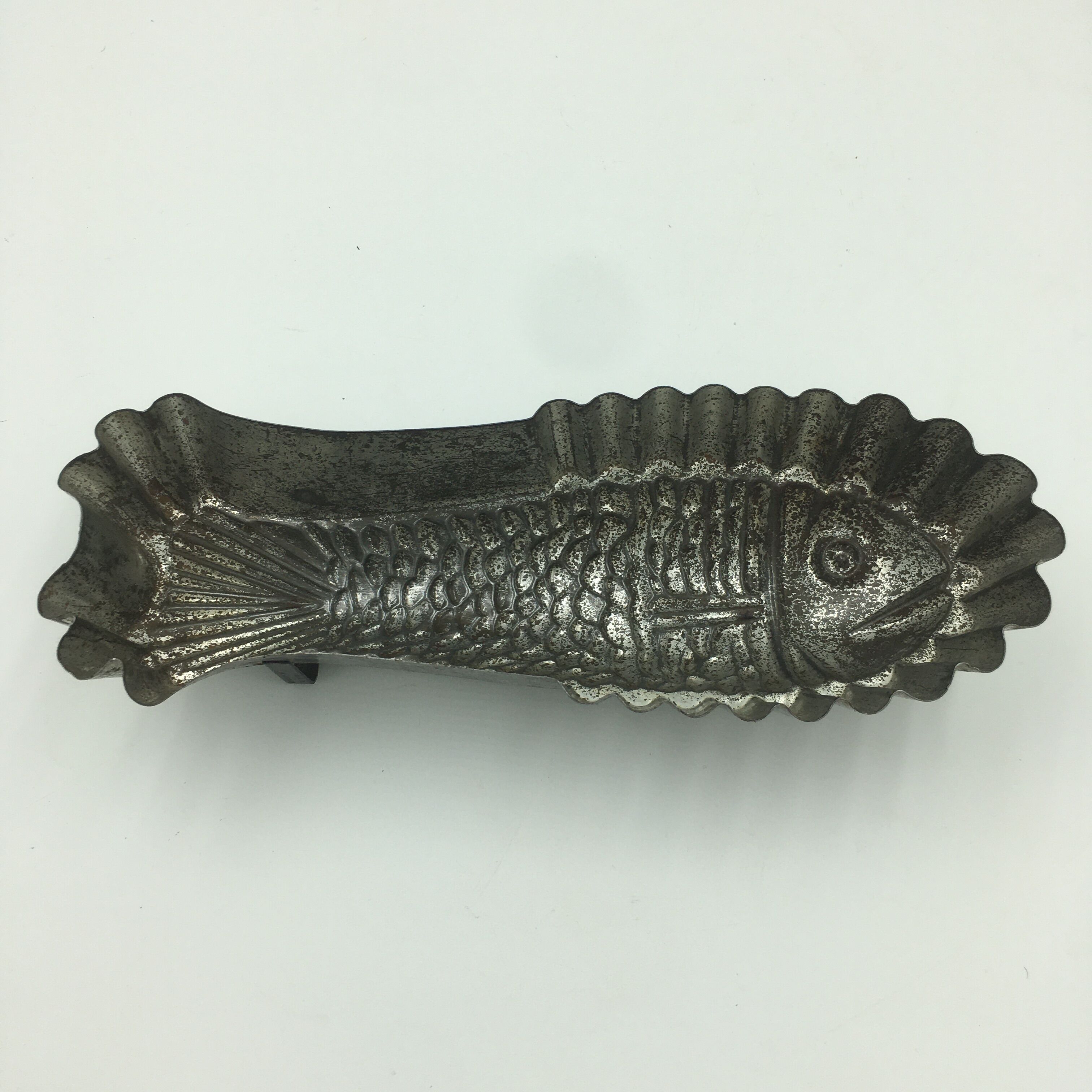 Fish-shaped terrine mussel