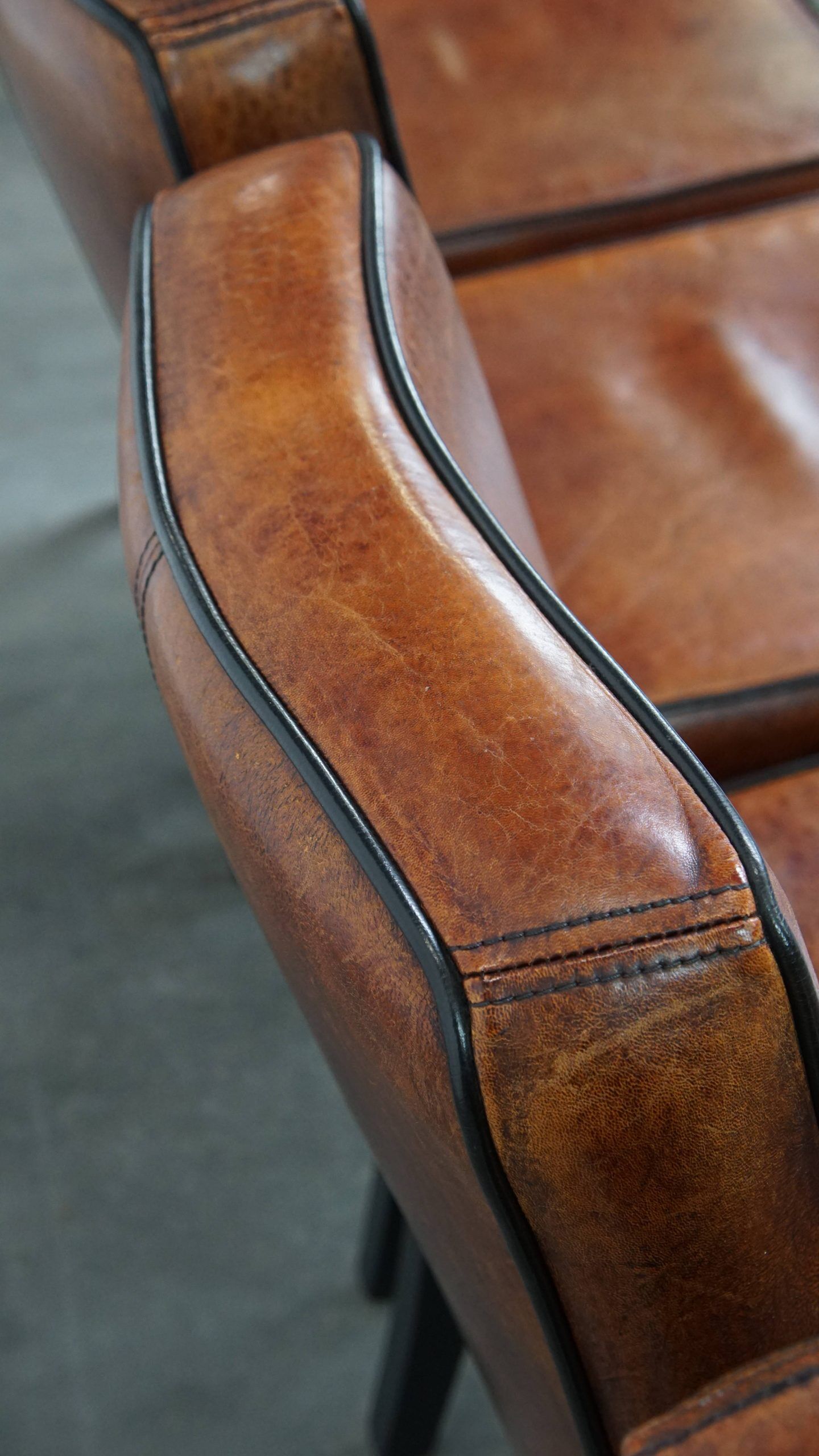 Luxury set of 4 comfortable dining chairs made of sheepskin leather