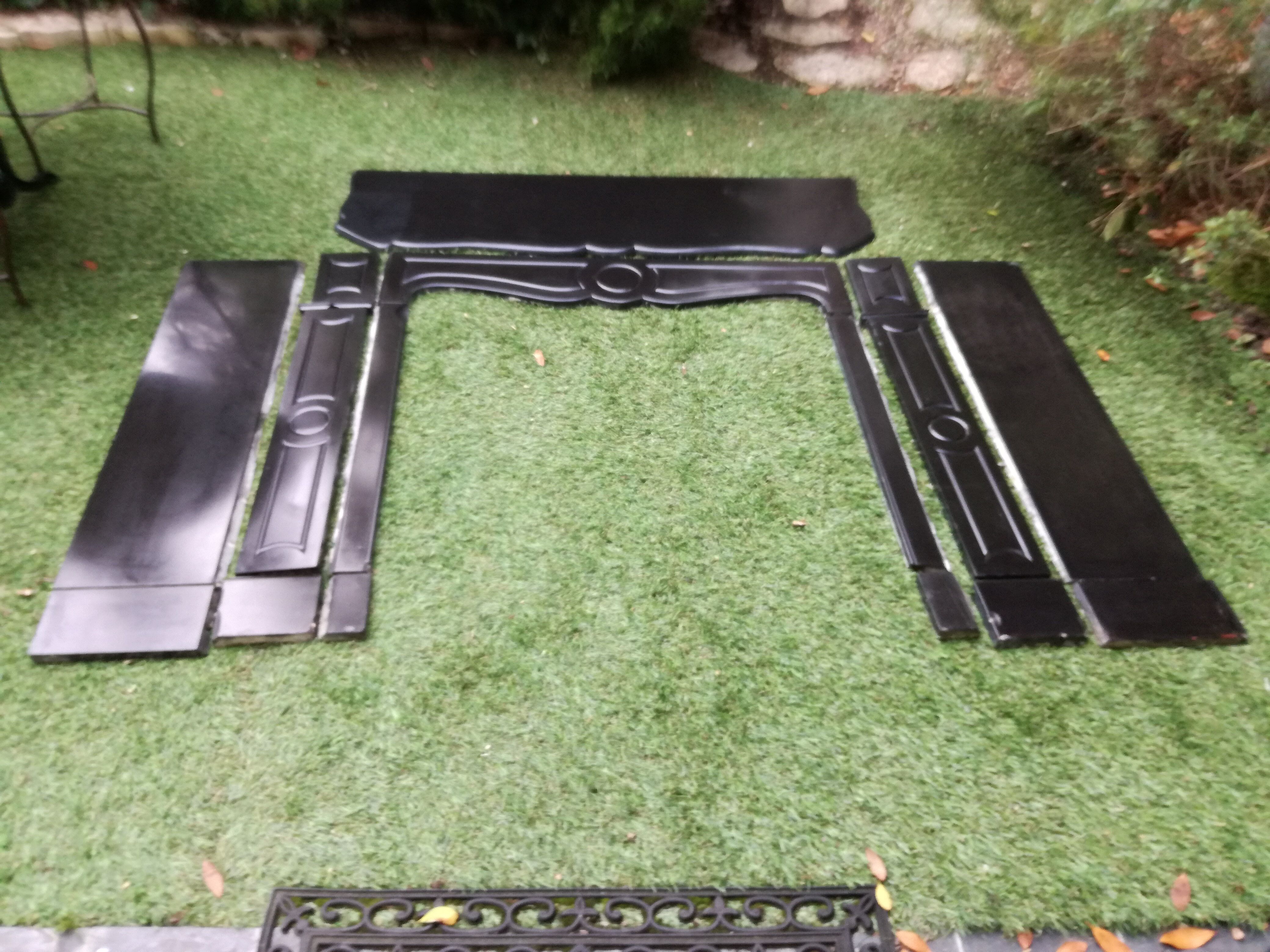 Pompadour fireplace in black marble nineteenth century.