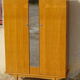 Armoire vintage, pieds compas