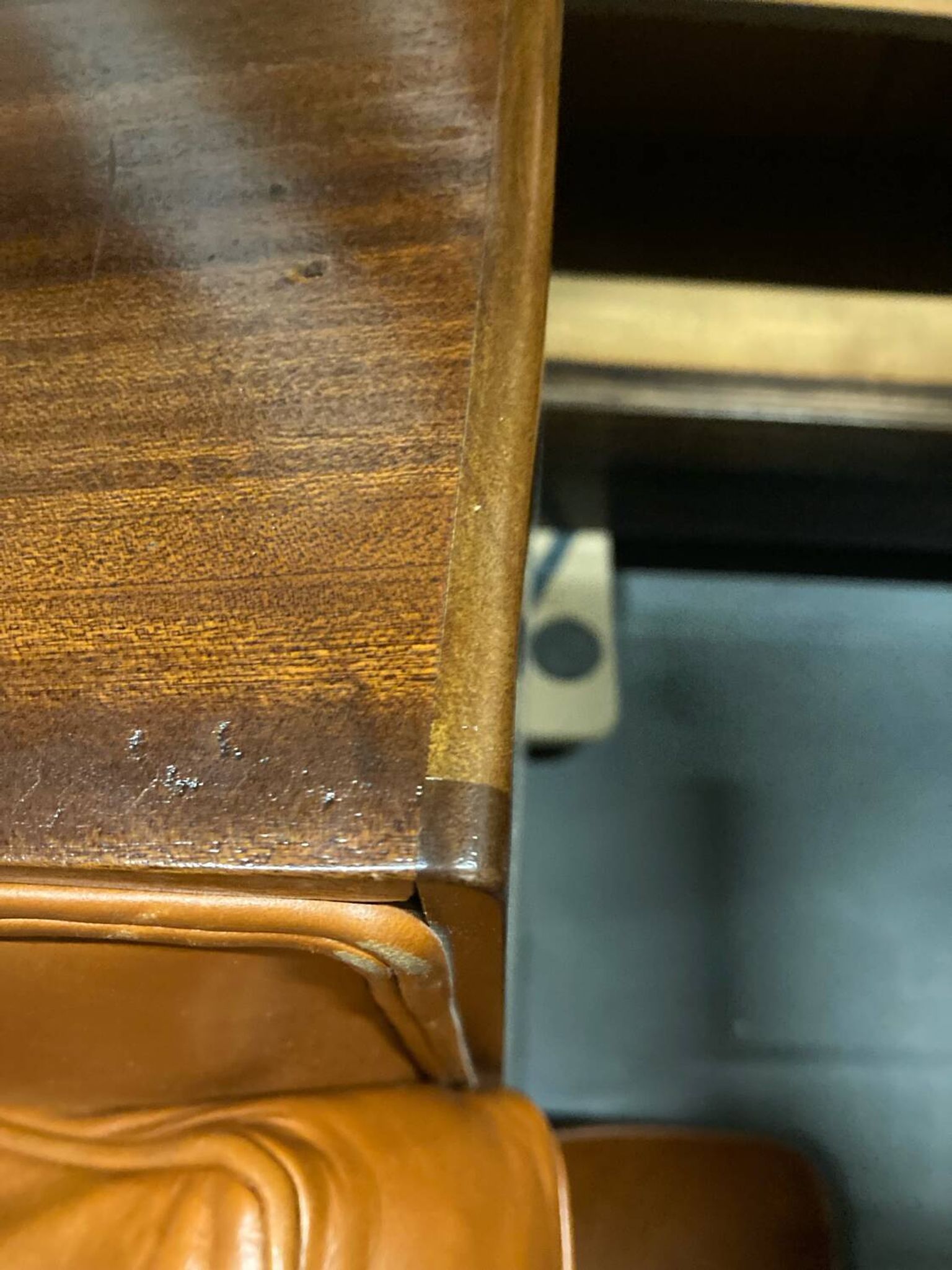 Paire de fauteuils en cuir Art Déco. Années 1940.