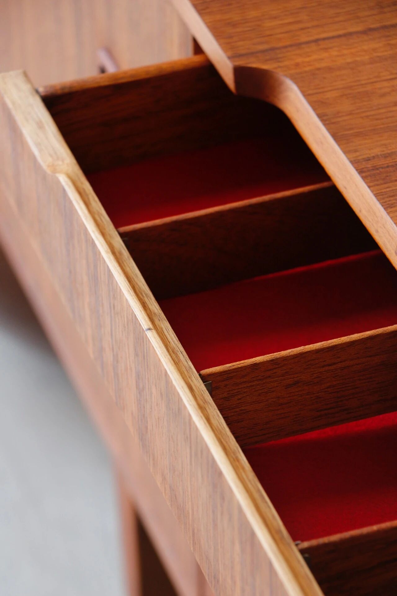Vintage teak enfilade Beautility | Restored 1960s design