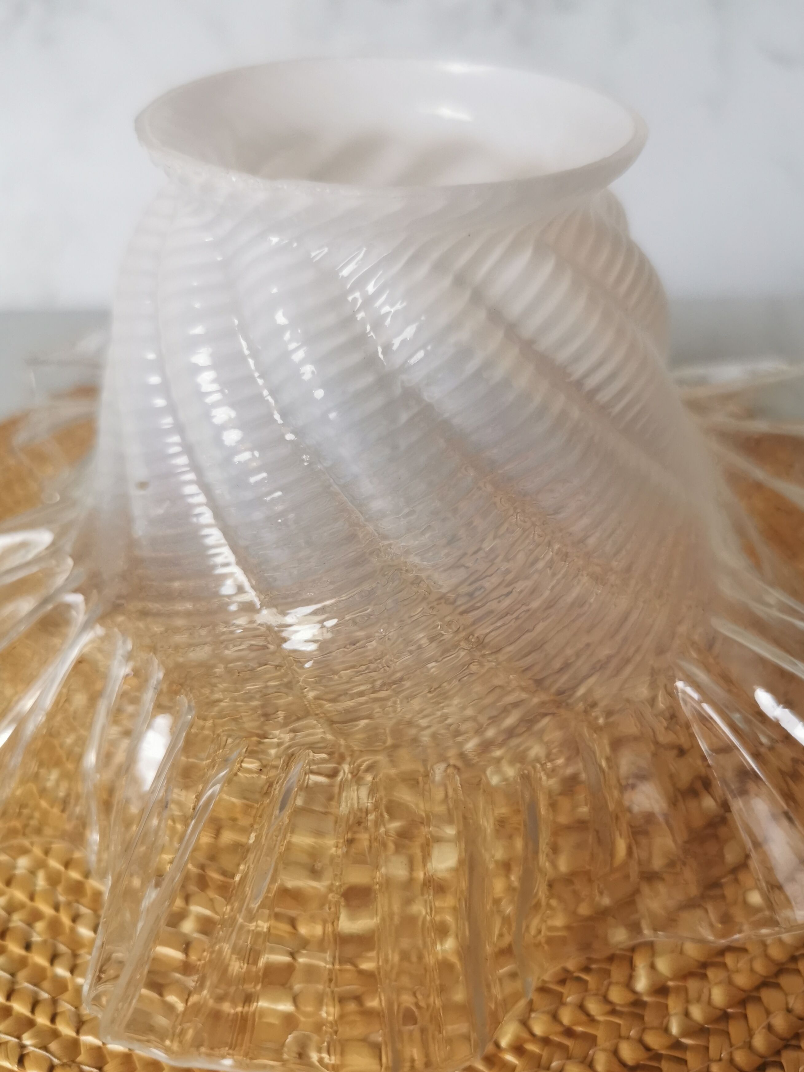 Tulip lamp opalescent glass