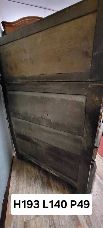 Renaissance cabinet from the 17th century in solid carved wood circa 1680