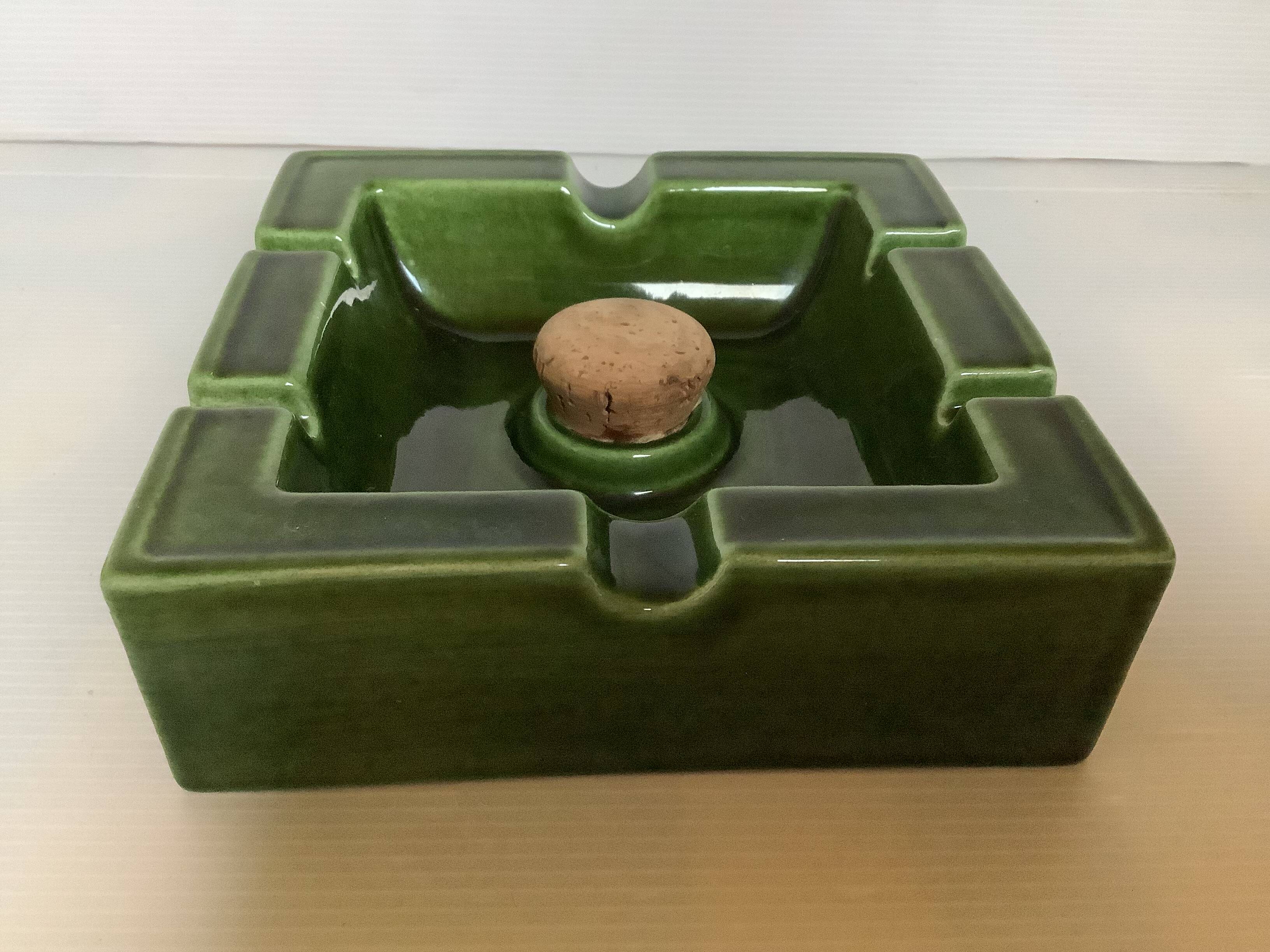 Large ashtray for pipes