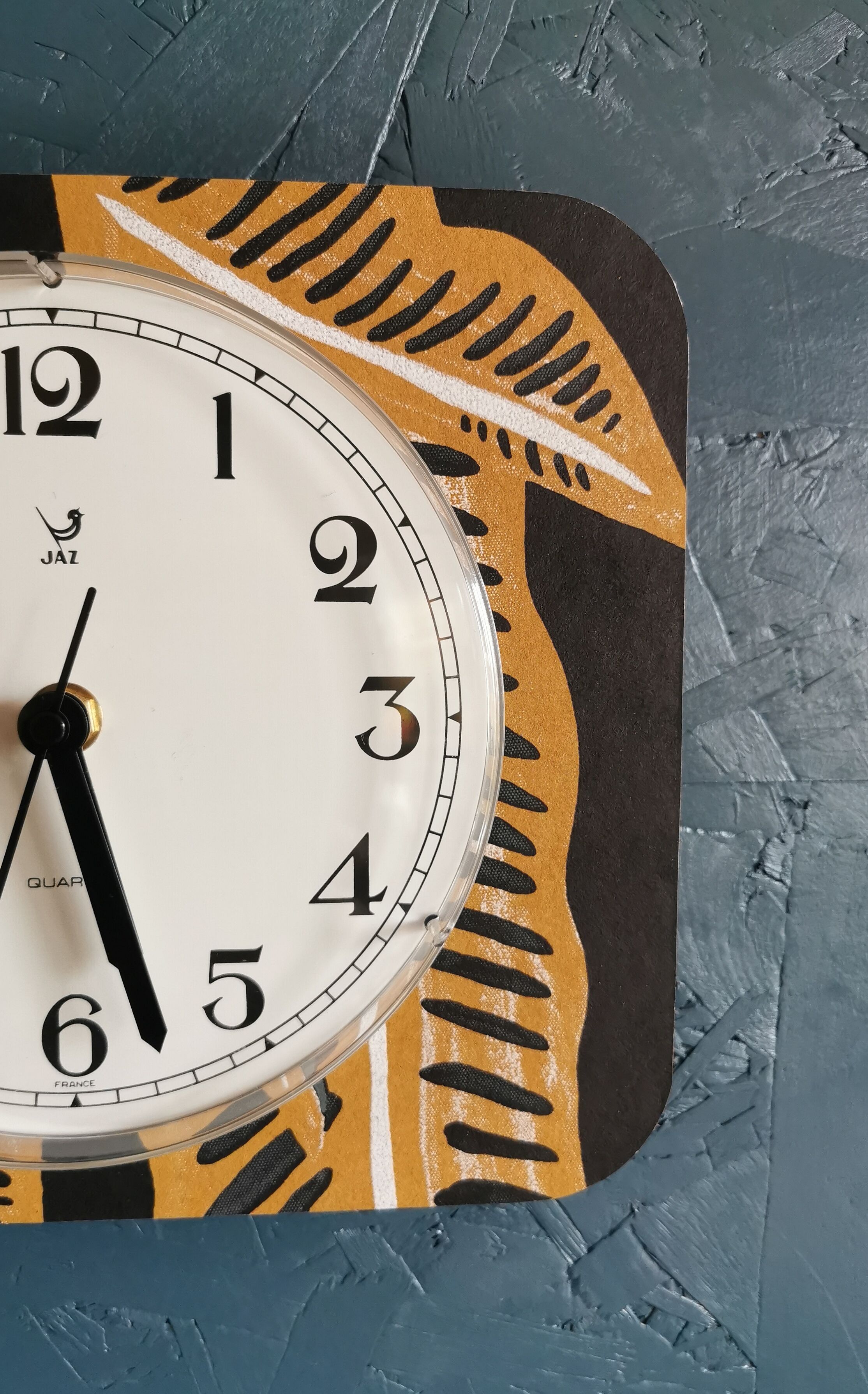 Silent rectangular vintage wall pendulum clock "Jaz ochre gray"