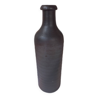 Bouteille, vase en grès brun