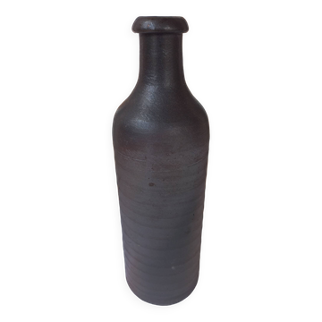 Bouteille, vase en grès brun