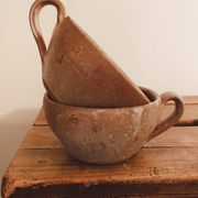 Duo de tasses anciennes en grès