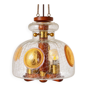 Un luminaire suspendu