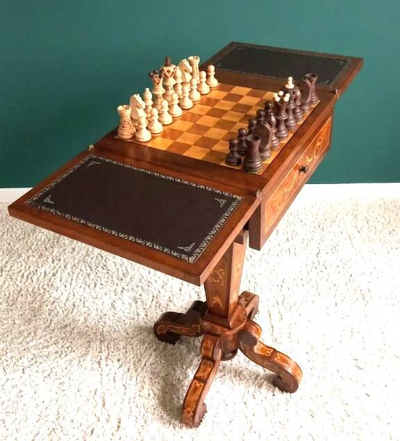 Gueridon / game table