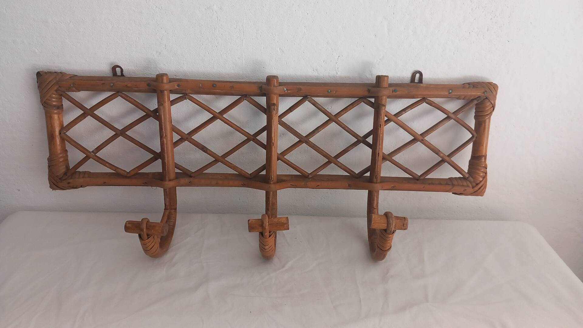 Vintage wall coat rack in rattan and bamboo – 1960s/70s