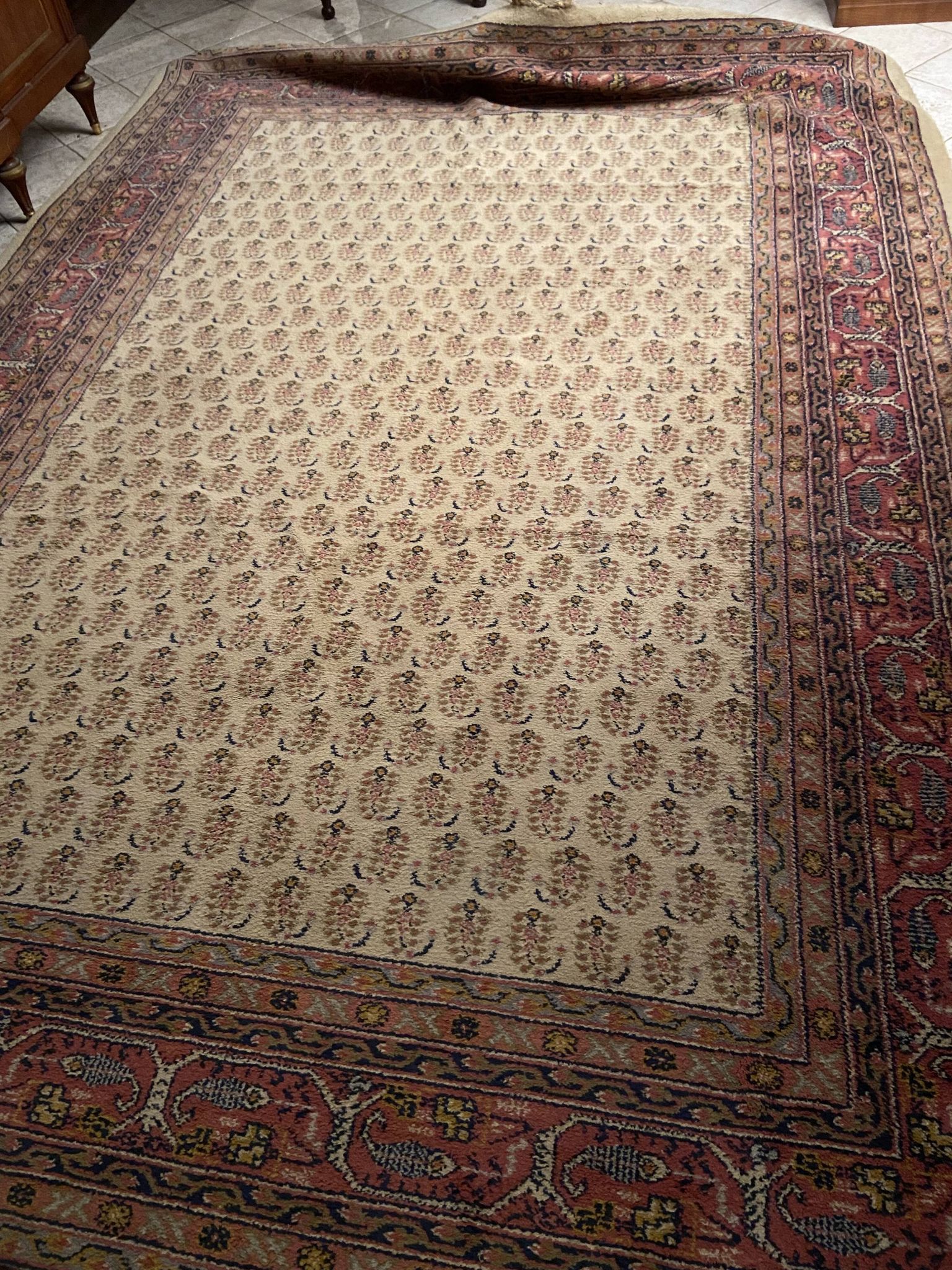 Tapis d'Orient en laine entièrement réalisé à la main