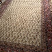 Tapis d'Orient en laine entièrement réalisé à la main