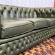 Chesterfield leather 3-seater sofa with mahogany legs - English craftsmanship