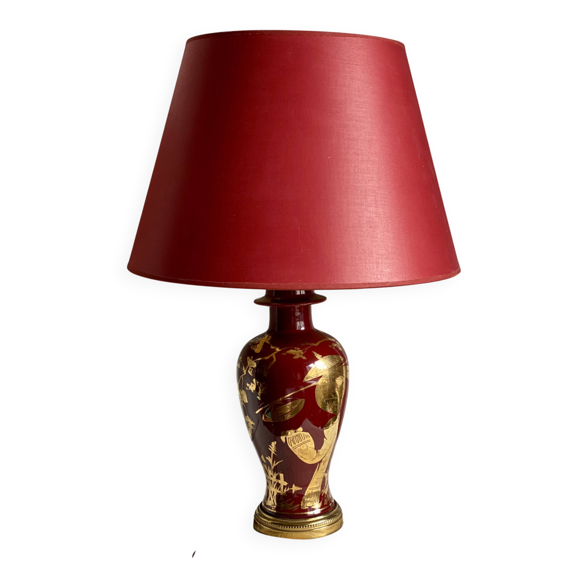 Vintage 1970 red and gold ceramic lamp with oriental decorations.