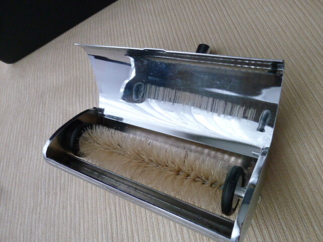 Stainless steel roller crumb picker