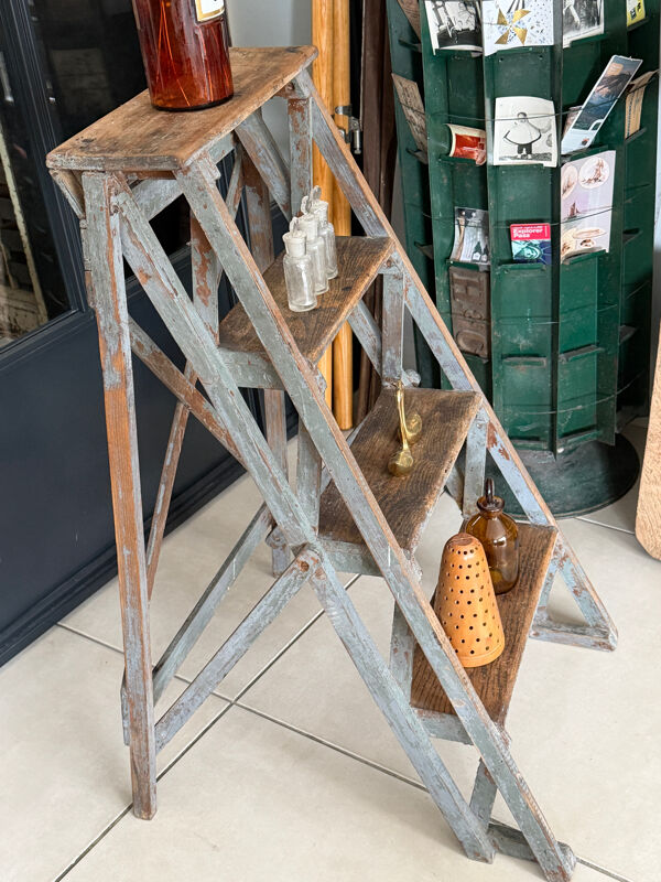 Ancien escabeau de peintre en bois patiné vintage