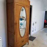 Armoire parisienne avec miroir