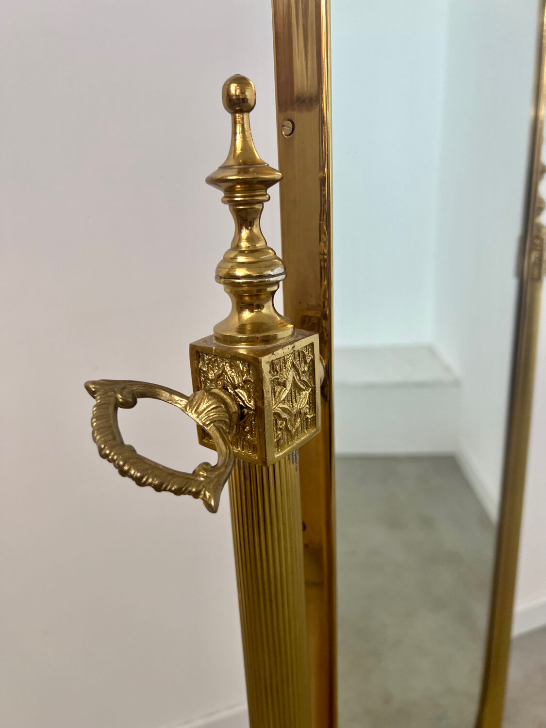 Old free-standing mirror in gilded brass in psychedelic neoclassical style Years 40 France