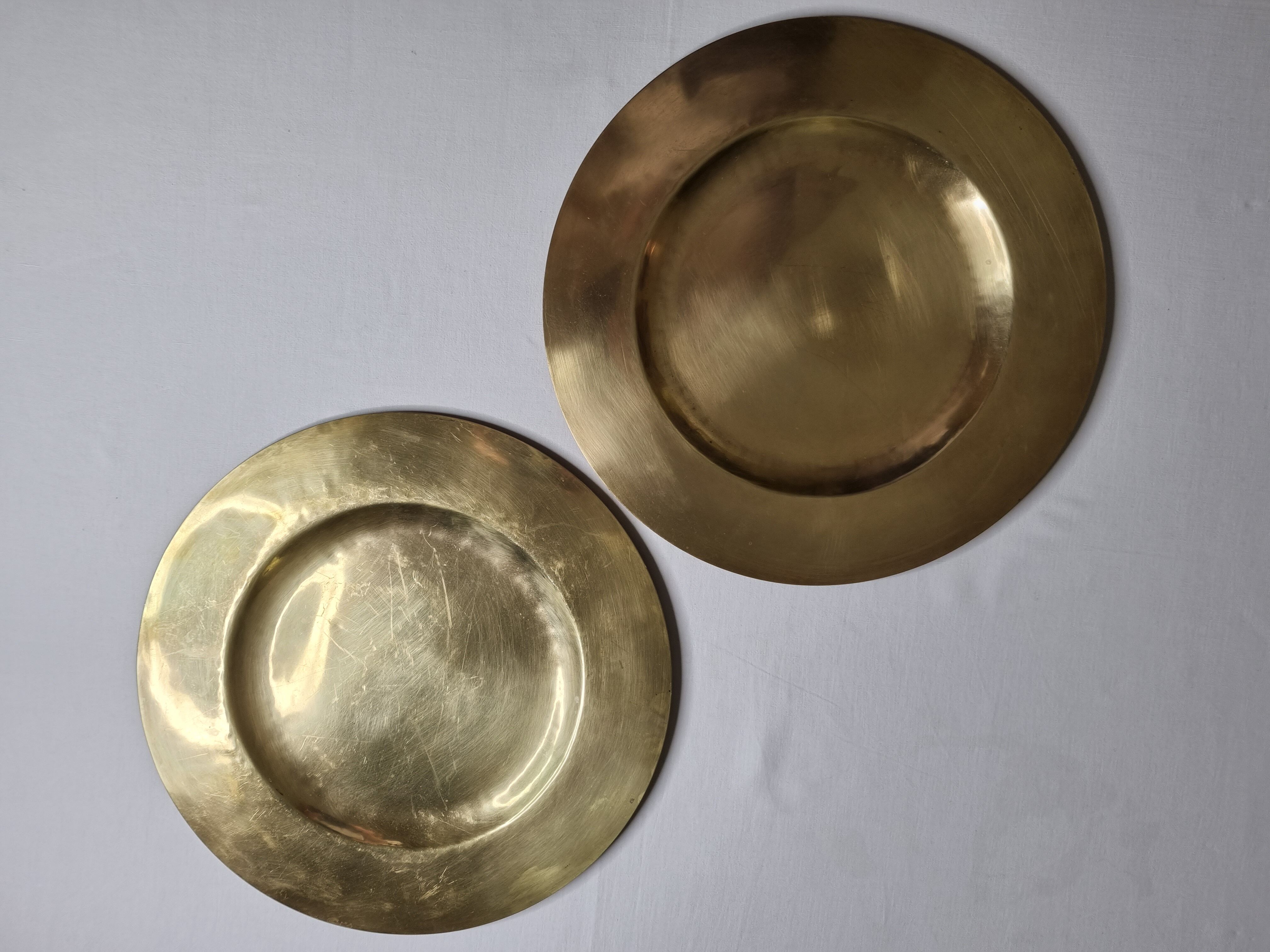Two dishes in solid brass, 35 cm
