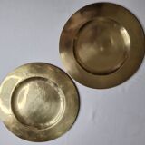 Deux plats en laiton massif, 35 cm