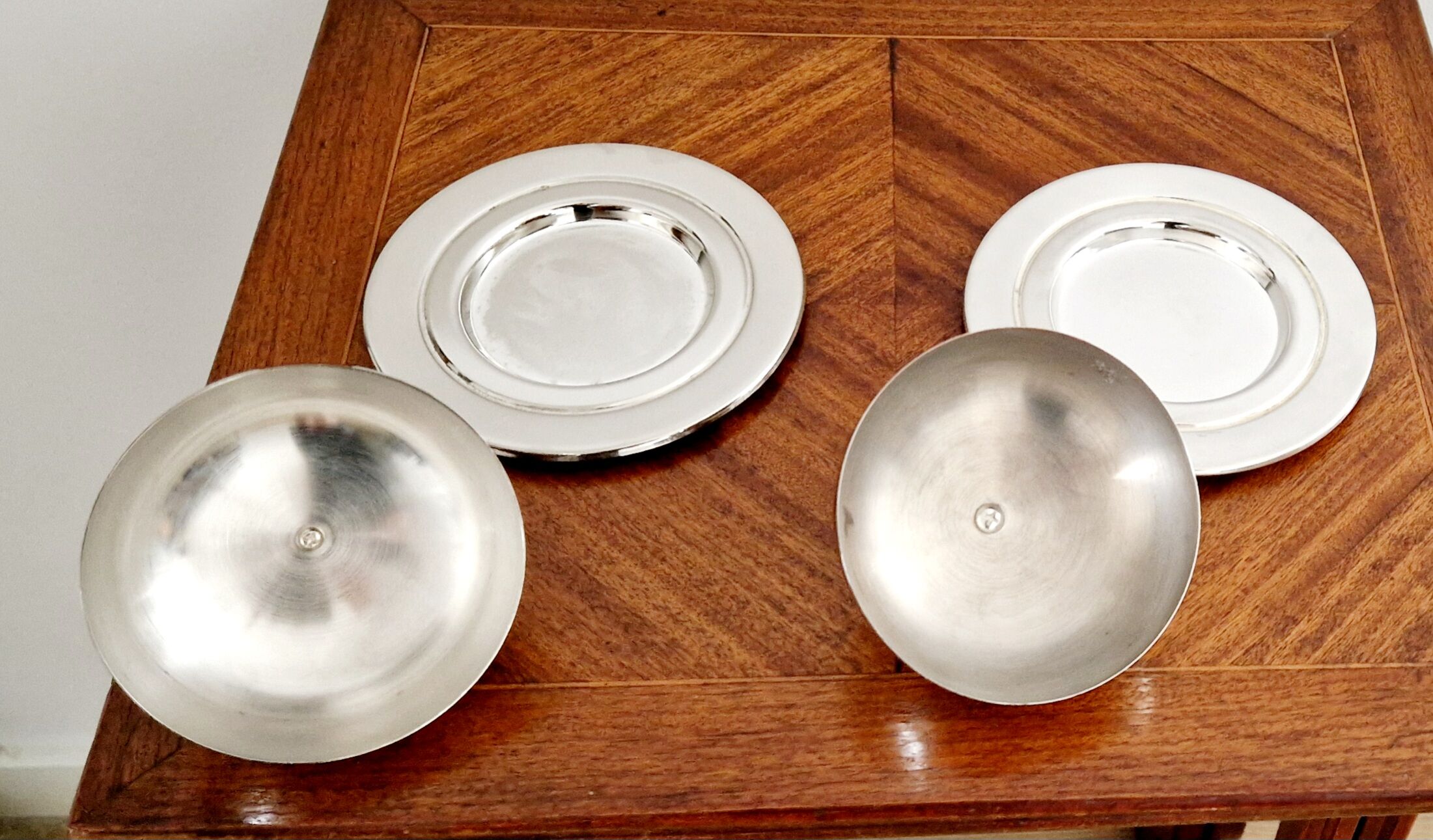 Individual butter dish in silver metal leaf decoration