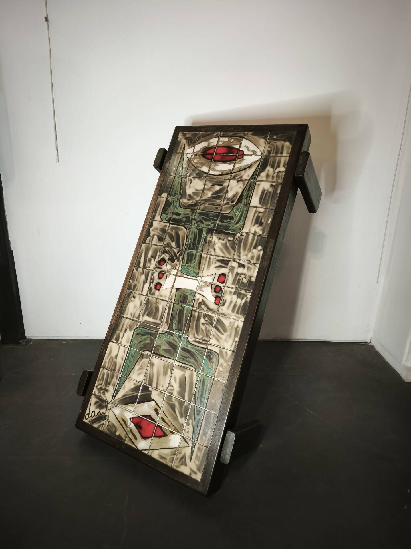 Table basse en céramique, signée Dan
