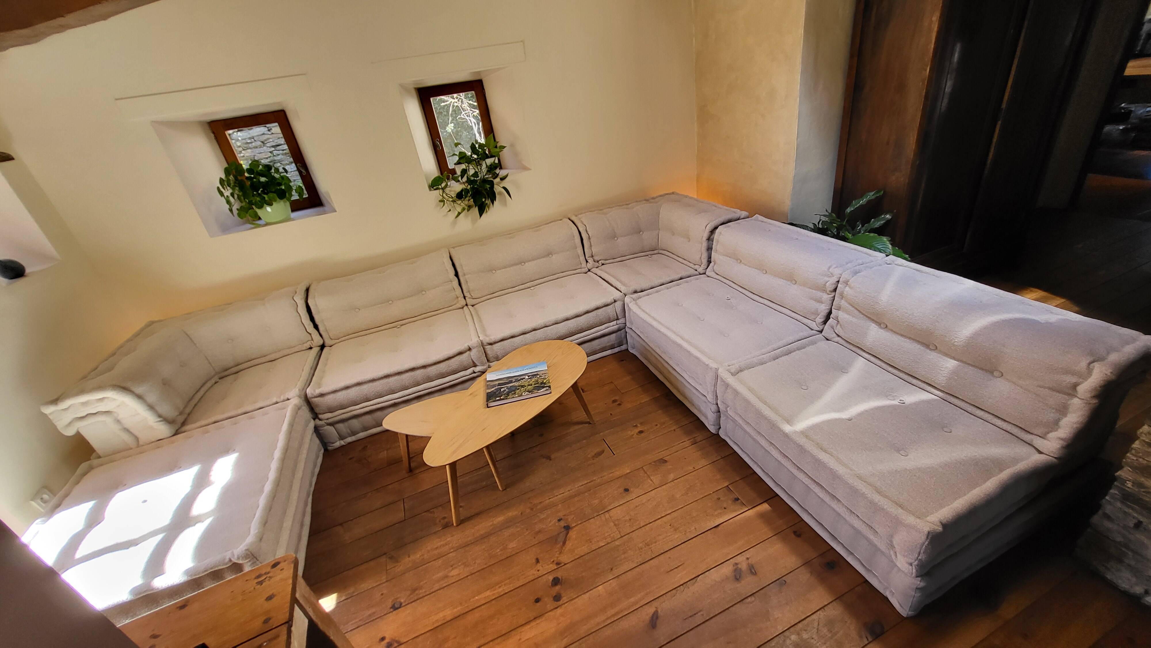 Mah Jong sofa by Roche Bobois in beige by Hans Hopfer, set of 7 modules.