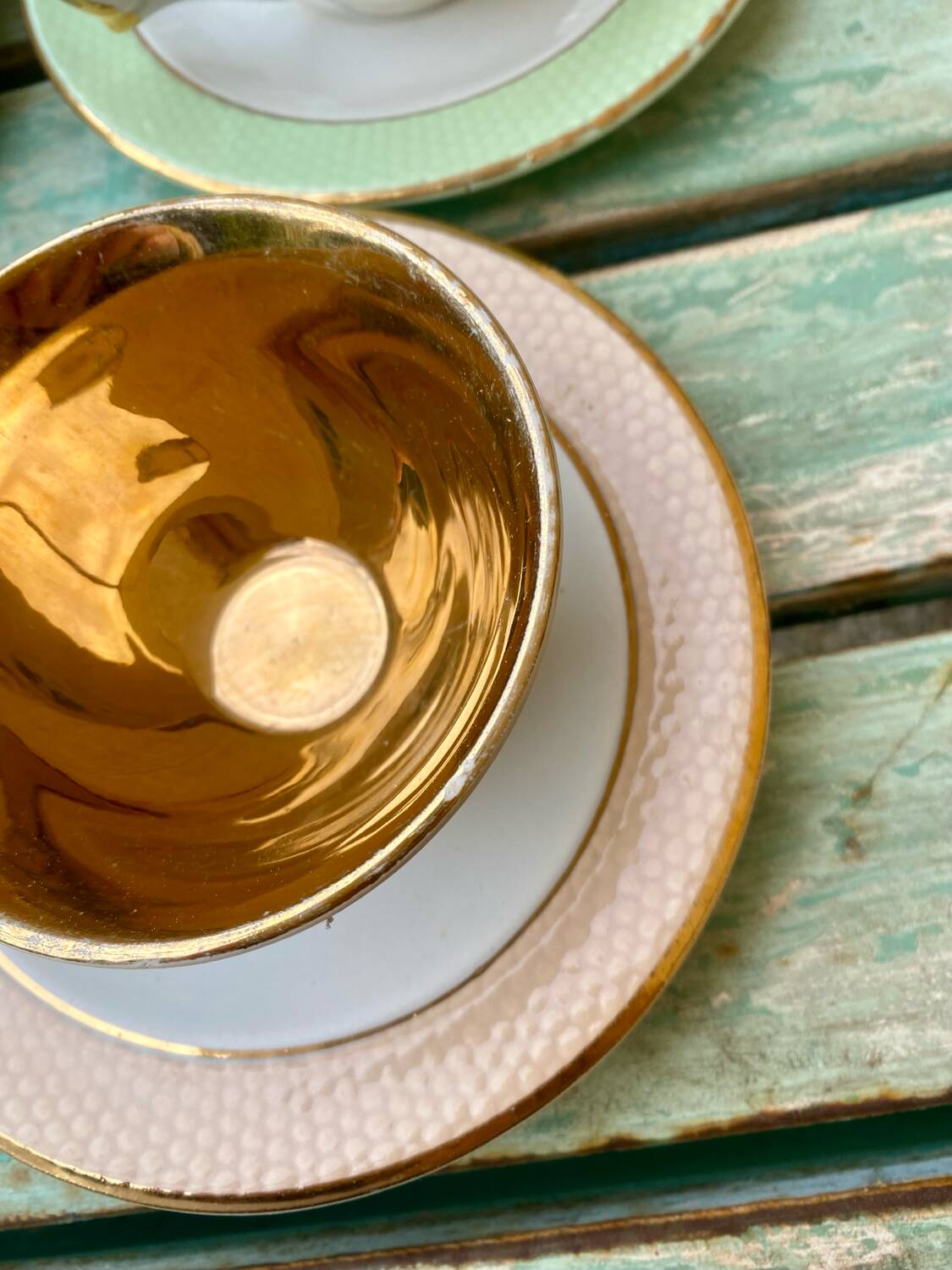 L'Amandinoise colored cup set