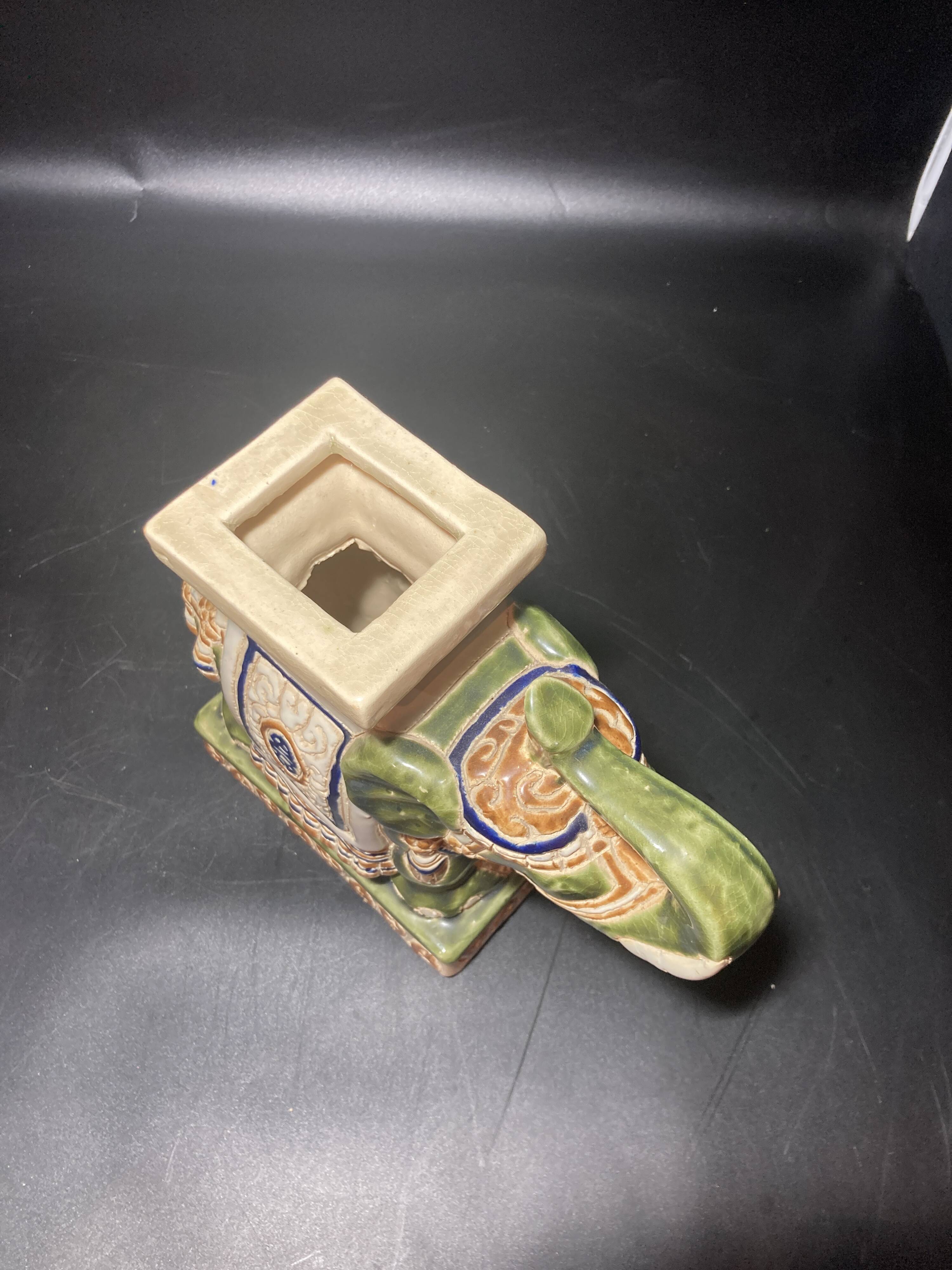 Vase en forme d'éléphant