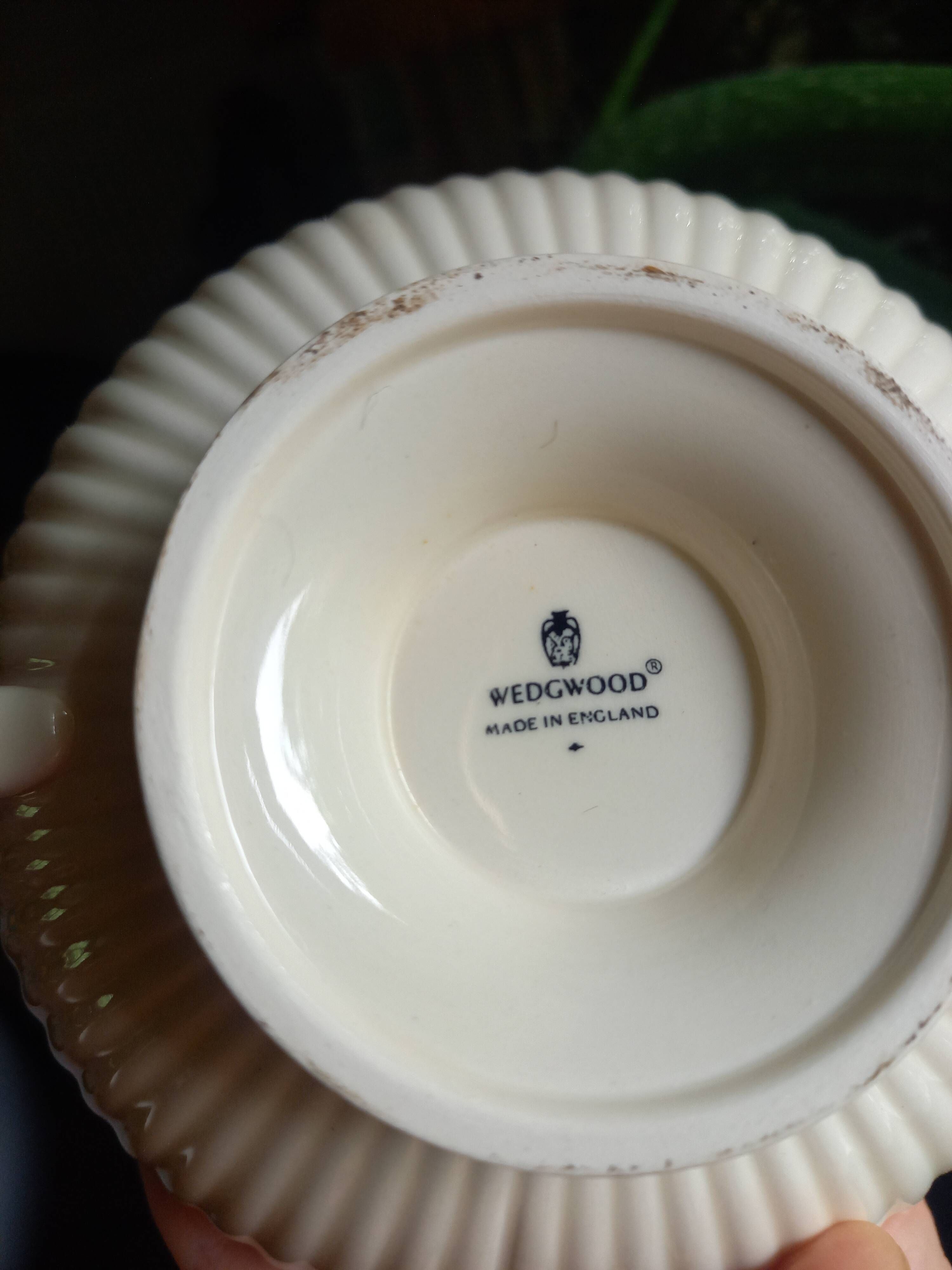 Set of 8 vintage Wedgwood cups with handles and 8 saucers