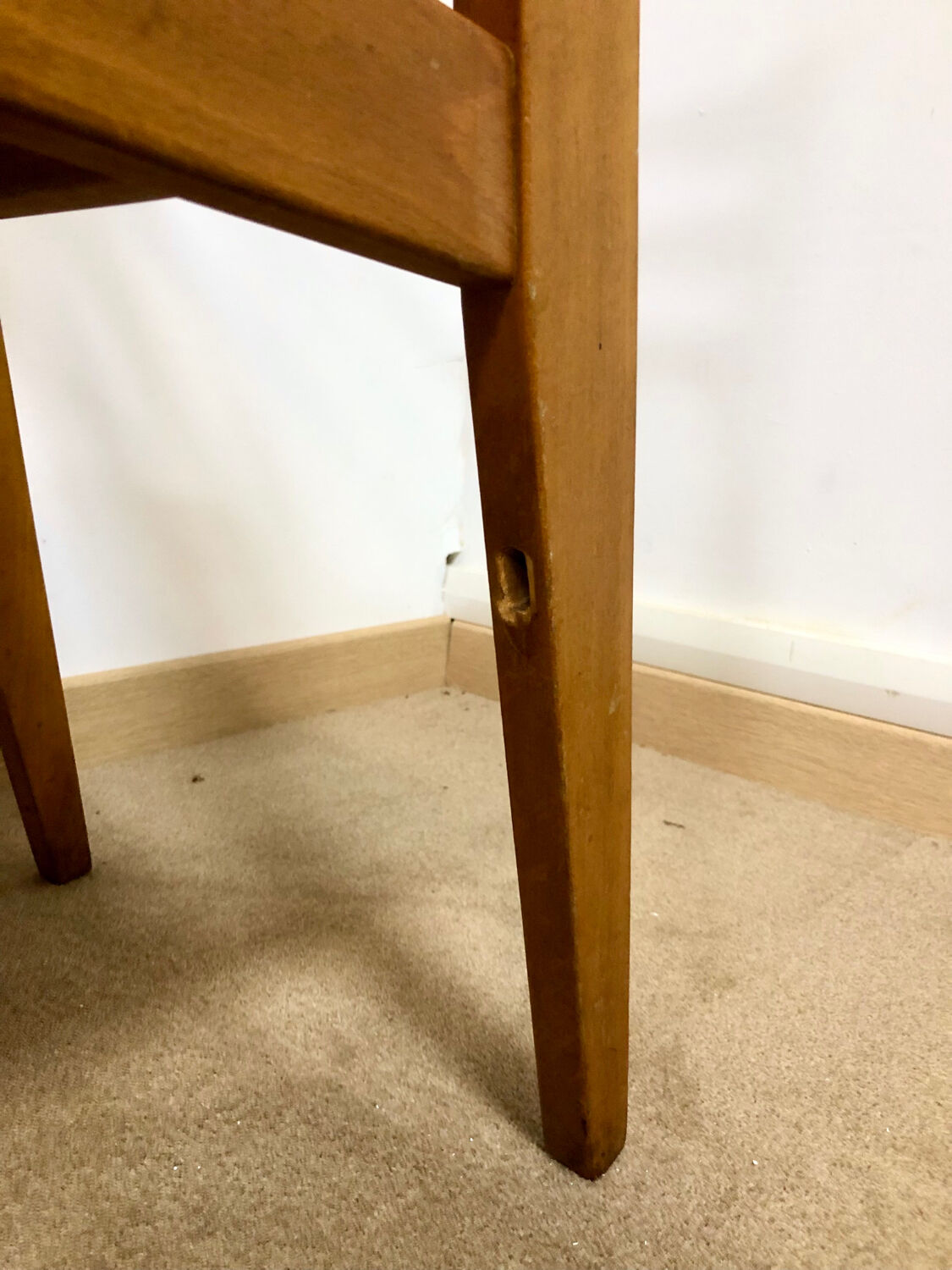 4 Scandinavian chairs seated skaï