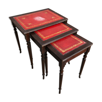Série 3 tables gigognes bois pieds cintrés avec plateau cuir gaufré rouge vintage