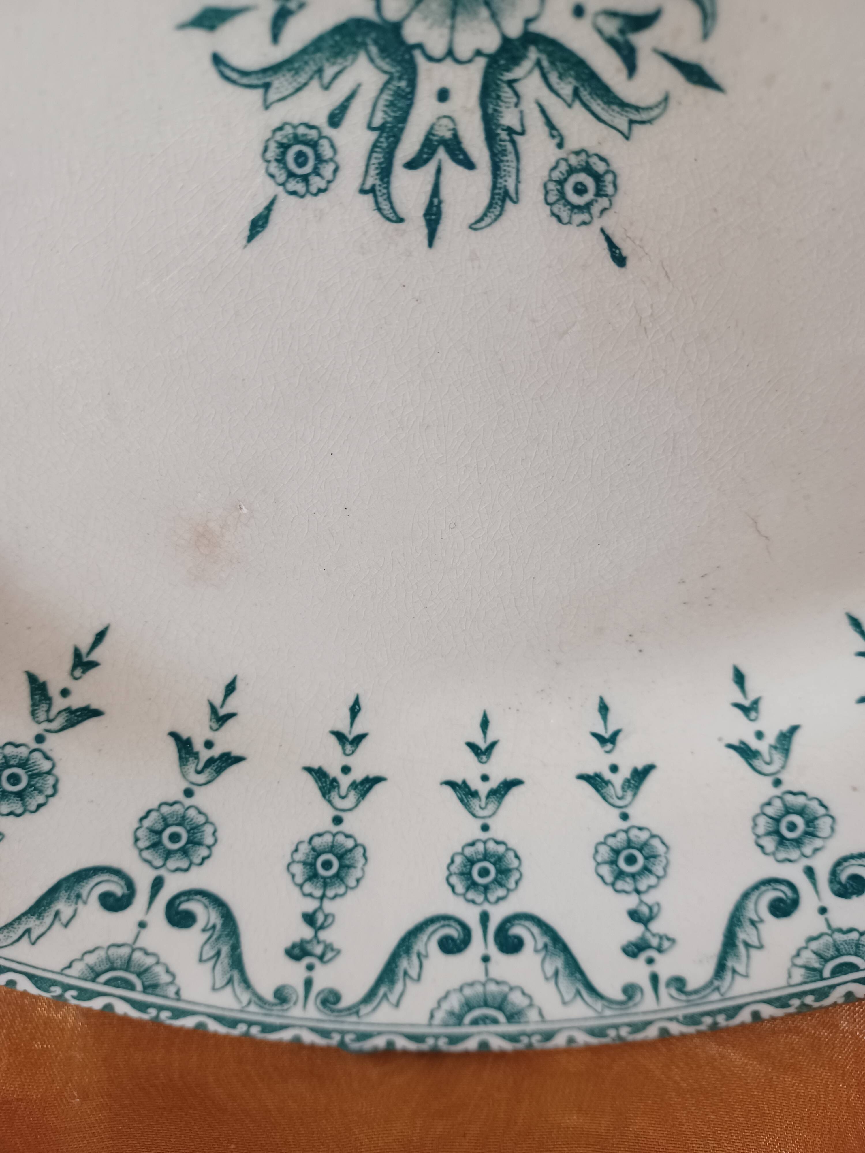 Terre de Fer Gien plate, Florentine decor