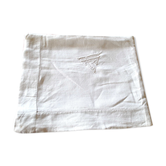 Vintage country tablecloth in embroidered cotton