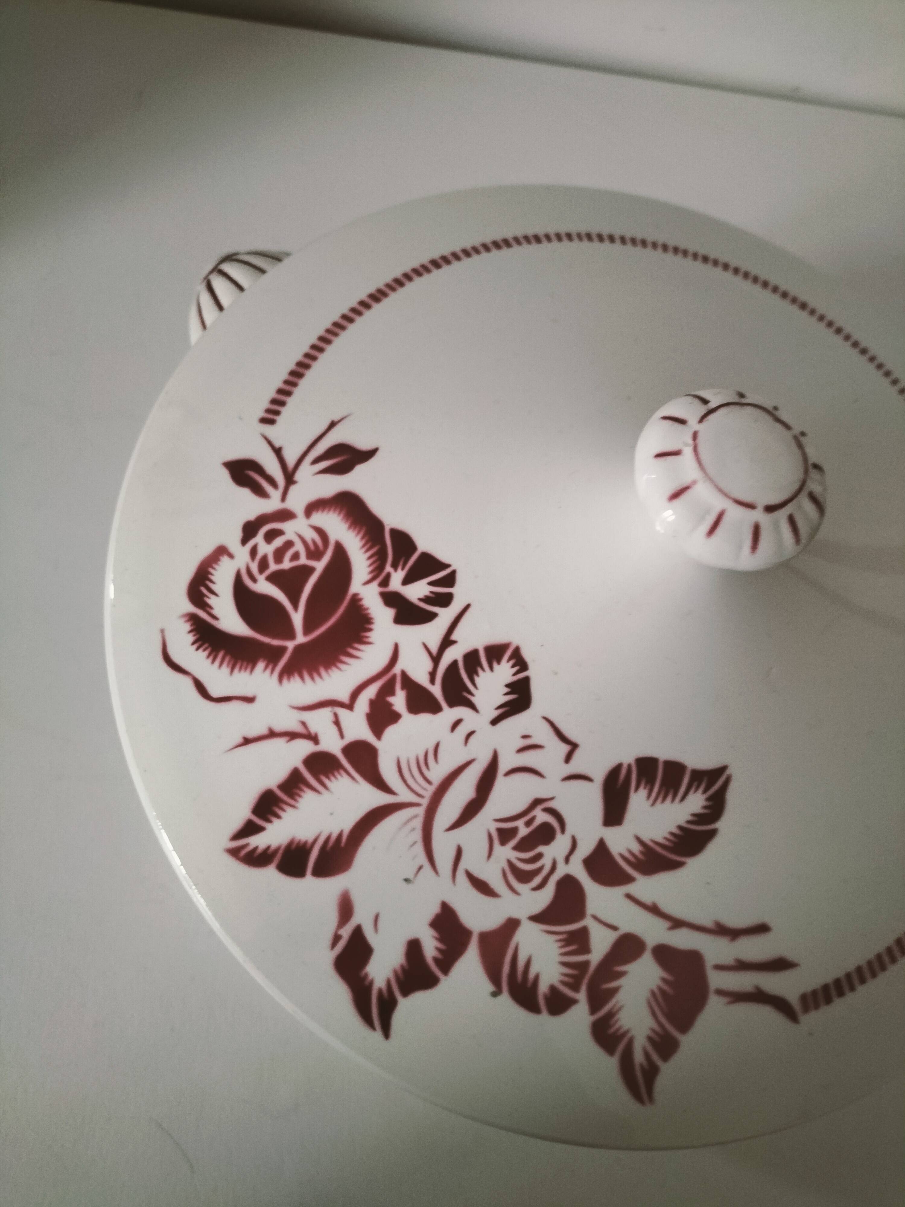 Digoin Sarreguemines Atlantic pattern tureen, deep red rose decoration