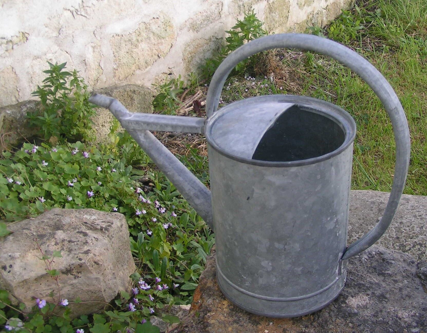 Zinc watering can