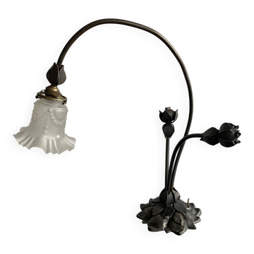 Grande lampe sculpture en bronze de style Art nouveau signée