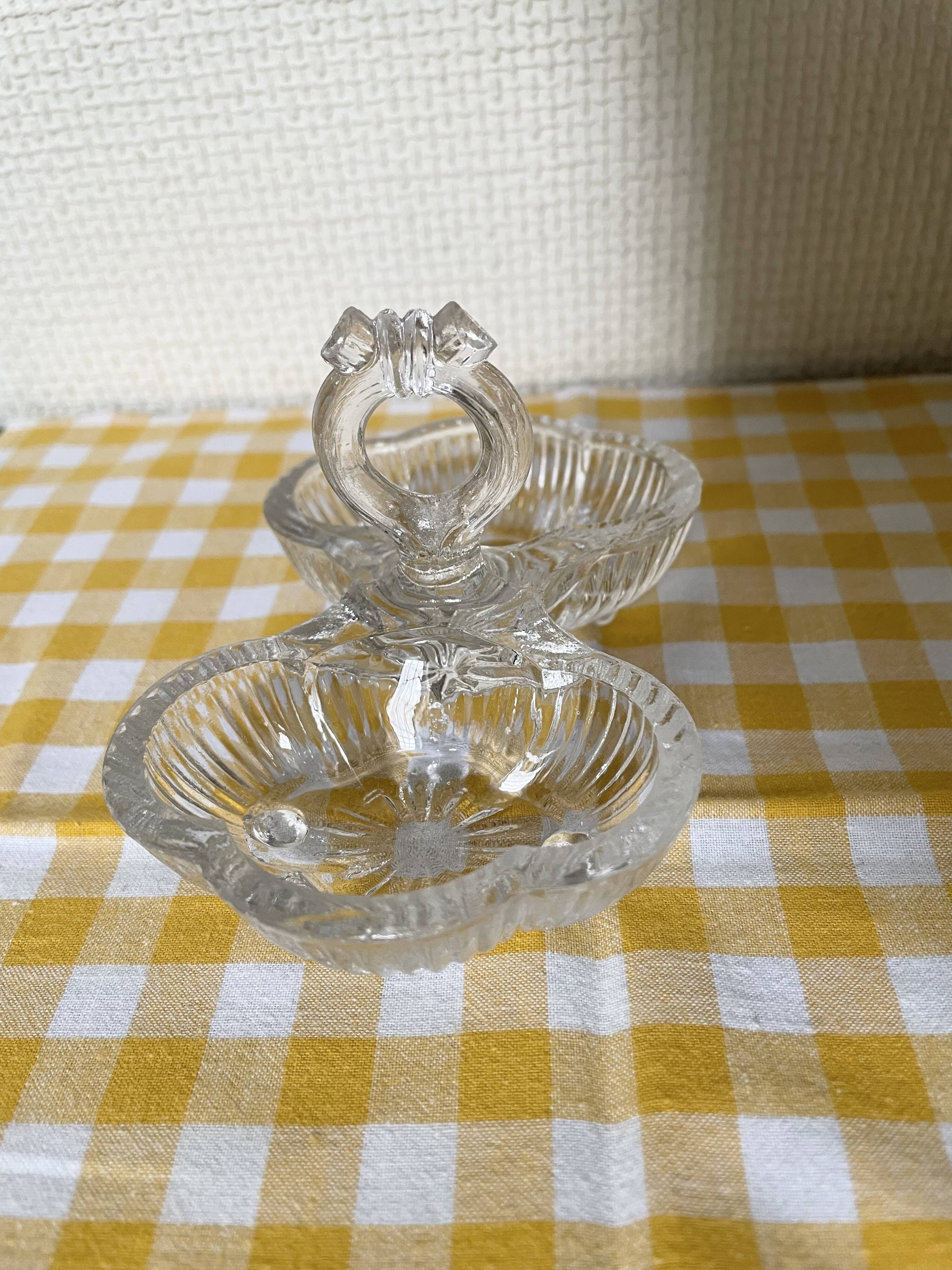 Double transparent molded glass salt shaker