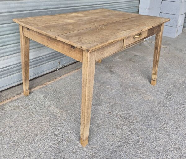 Ancienne table de ferme avec ses 2 rallonges et ses pieds rehaussés