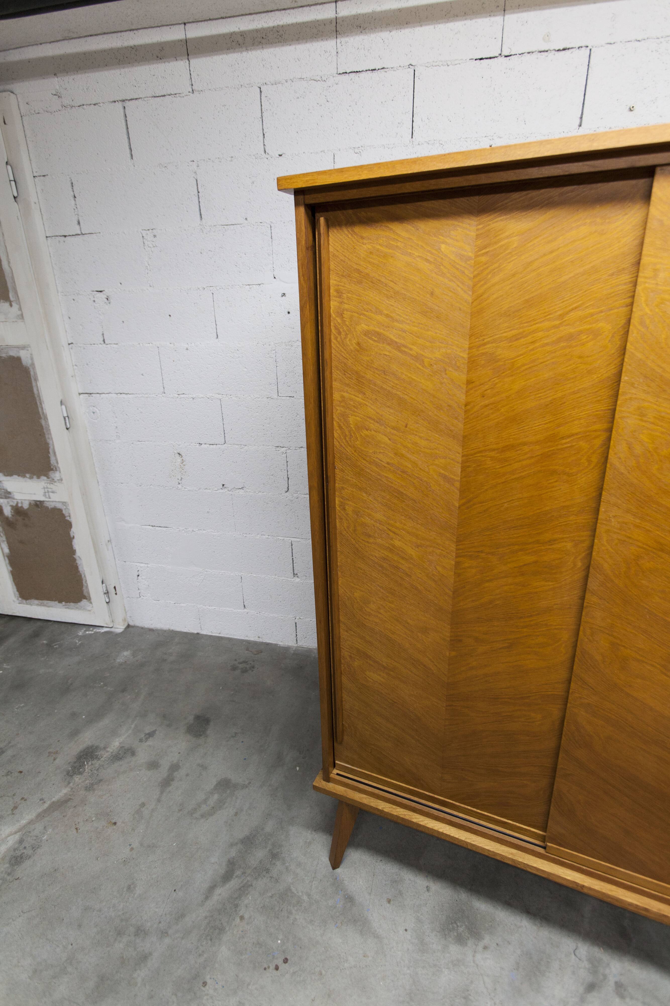 Armoire penderie 1950 pieds compas portes coulissantes plateau neuf