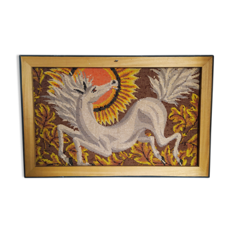 Tapisserie 1960, cheval blanc et soleil orange