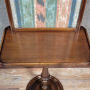 Table de lecture en noyer à écran tissu – époque Napoléon III